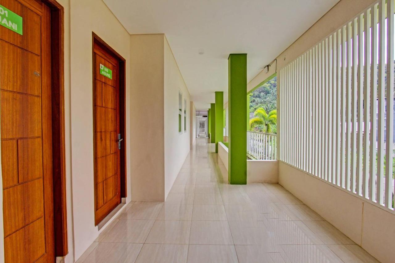 Capital O 91384 Rintaka Residence Senggigi Buitenkant foto