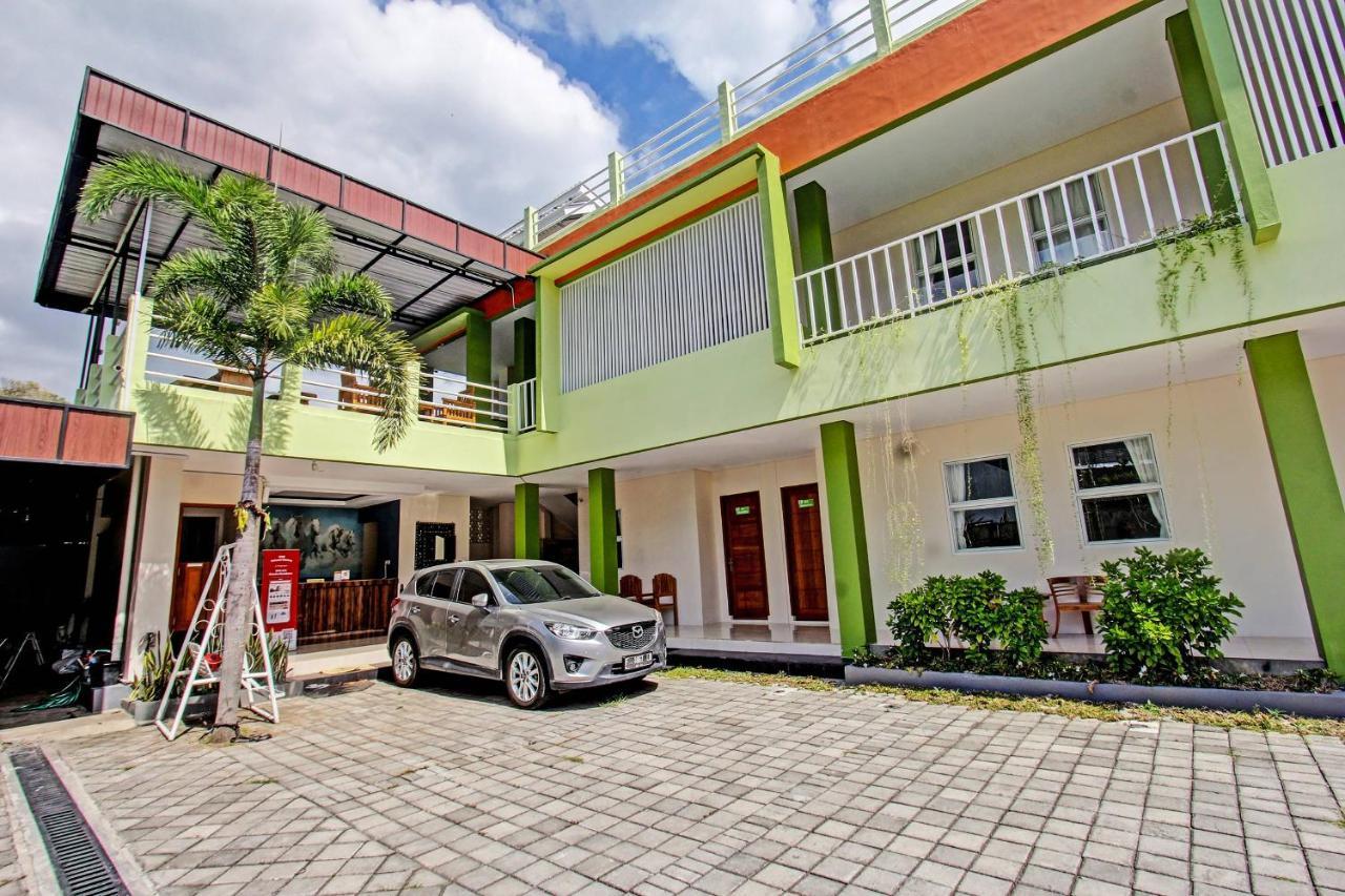Capital O 91384 Rintaka Residence Senggigi Buitenkant foto